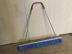 Blauwe beugelbezem.jpg